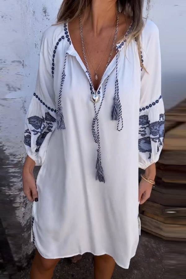JO | Embroidered dress with V-neck and bell sleeves