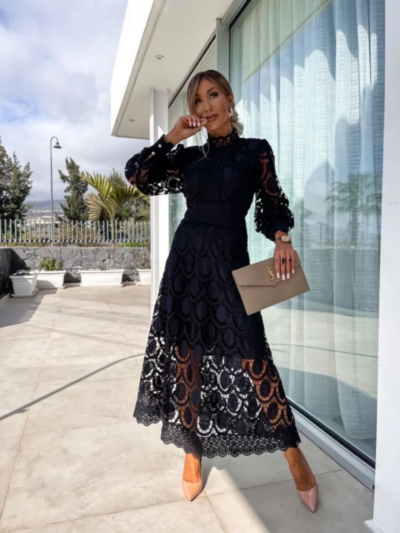 JO | Stylish midi dress in French lace