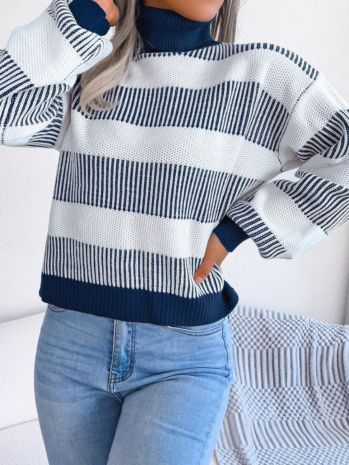 JO | Fashionable and minimalist sweater