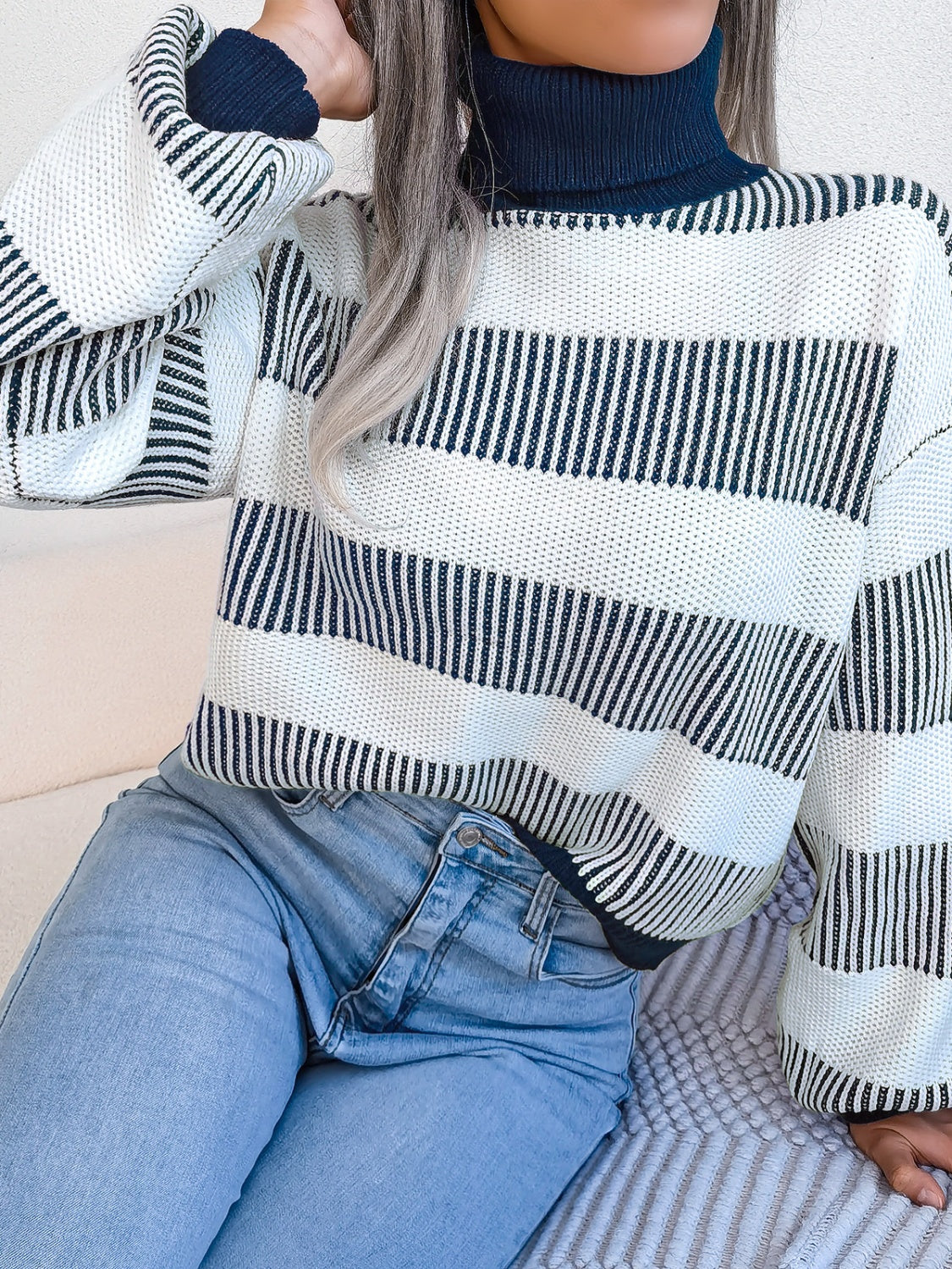 JO | Fashionable and minimalist sweater