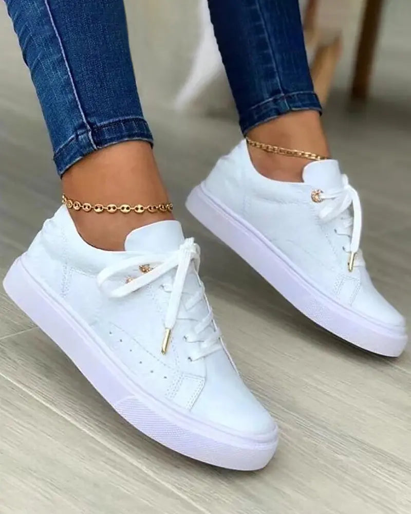 JO | Chic sneakers with golden details