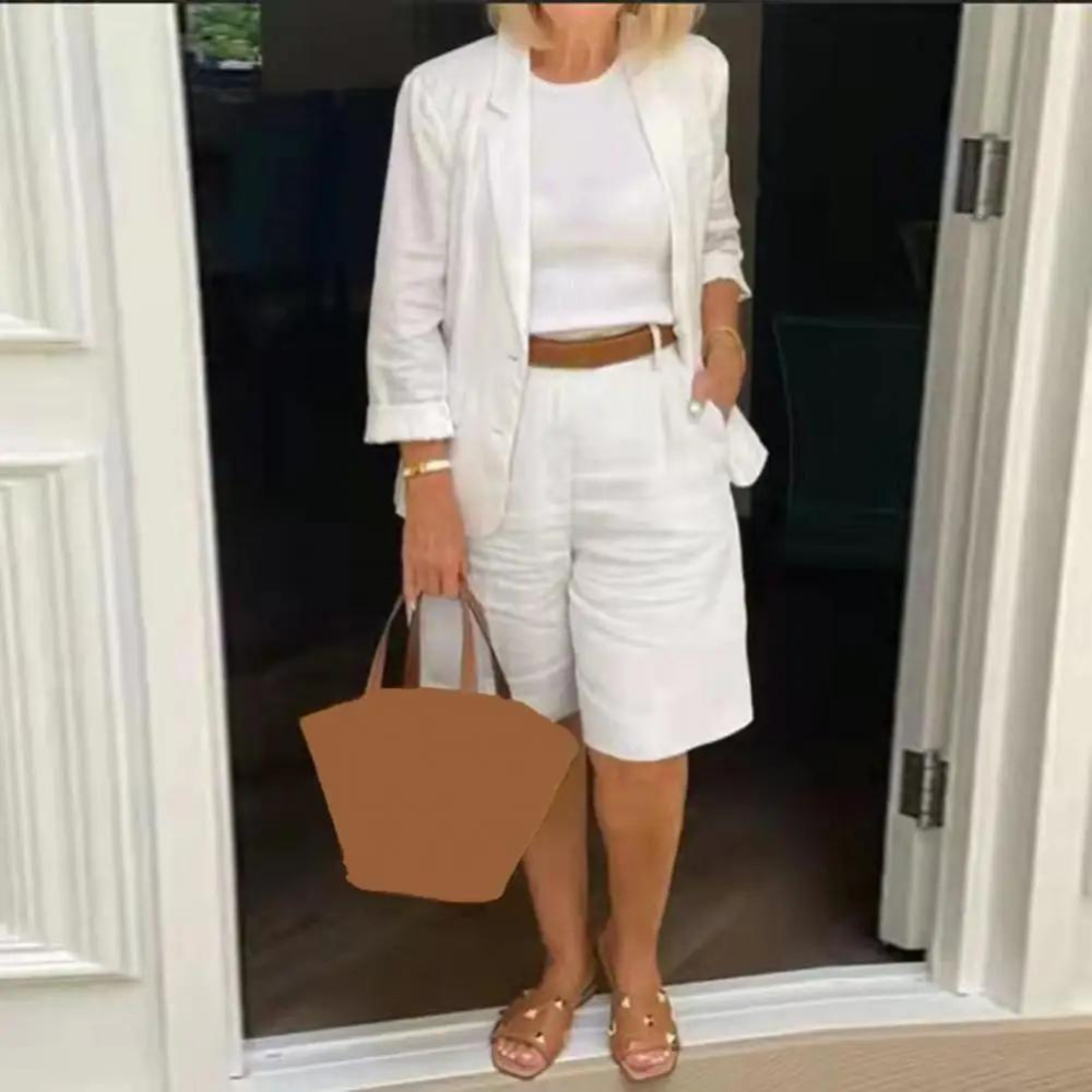 JO | Luxurious blazer and shorts ensemble for women