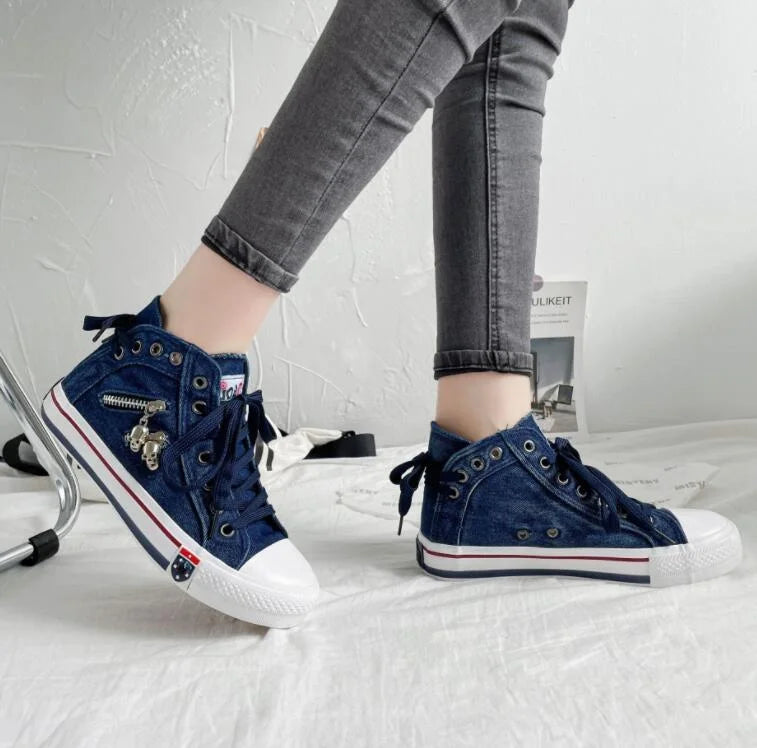 JO | Fashionable canvas sneakers with zipper detail