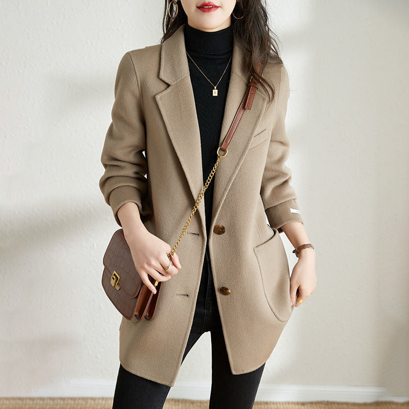 JO | Stylish and elegant coat