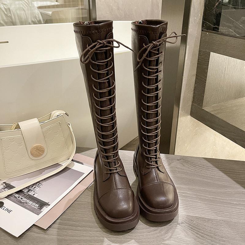 JO | Airy and effortless boots