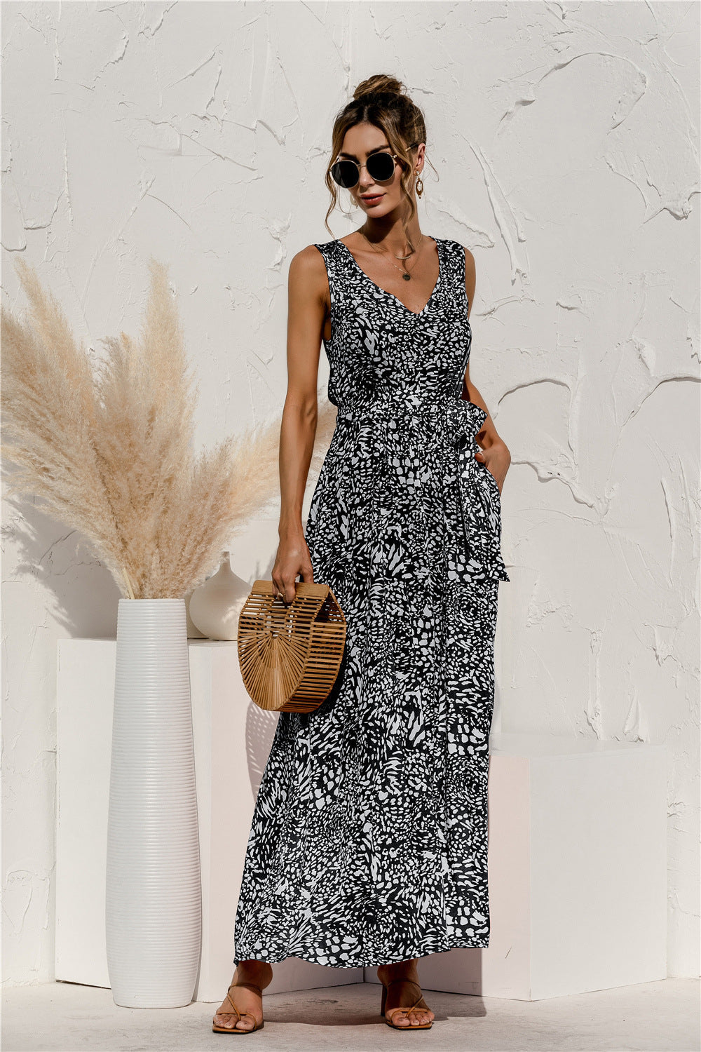 JO | Spring-summer dress with V-neck and leopard print lace