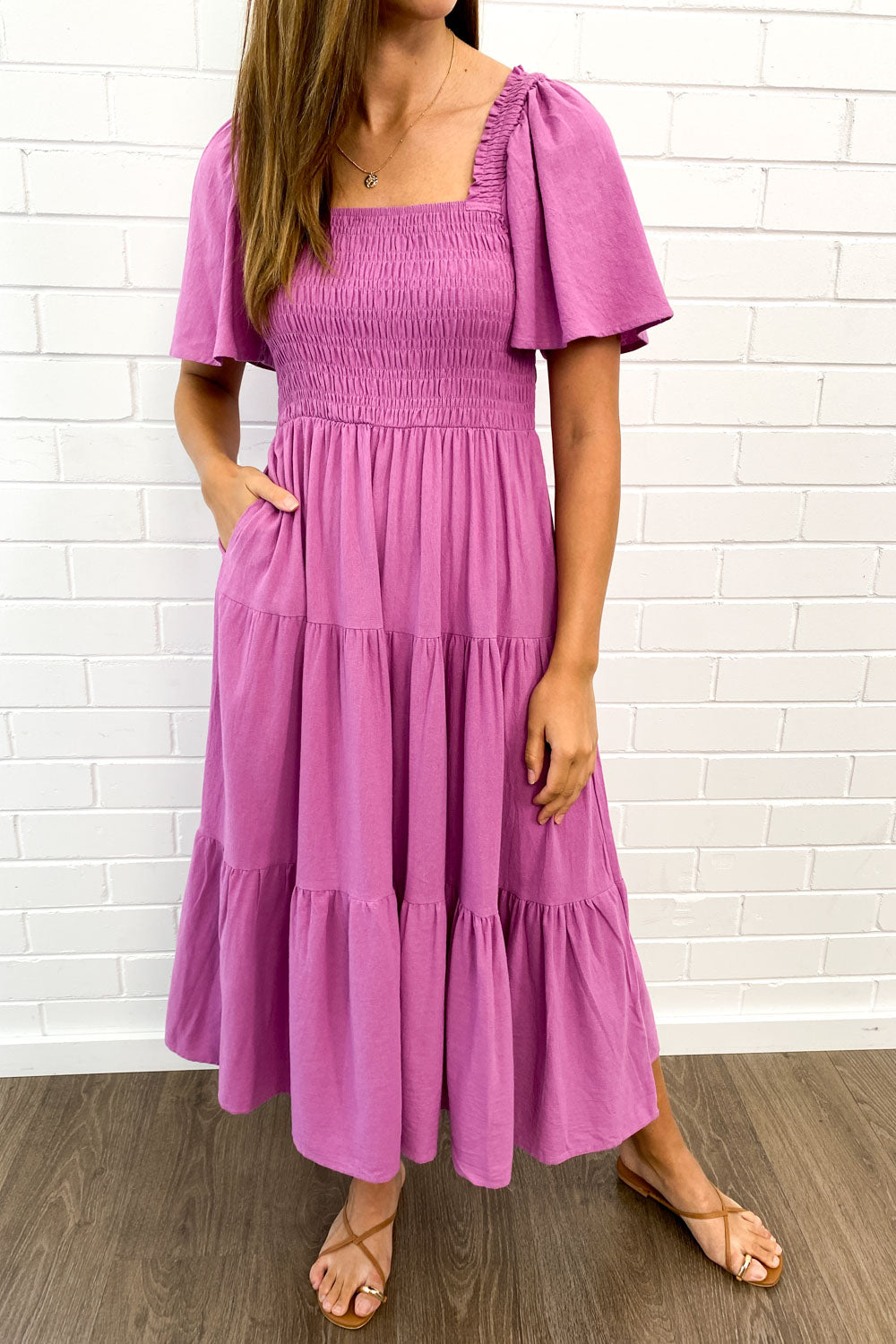 JO | Feminine off-shoulder midi dress