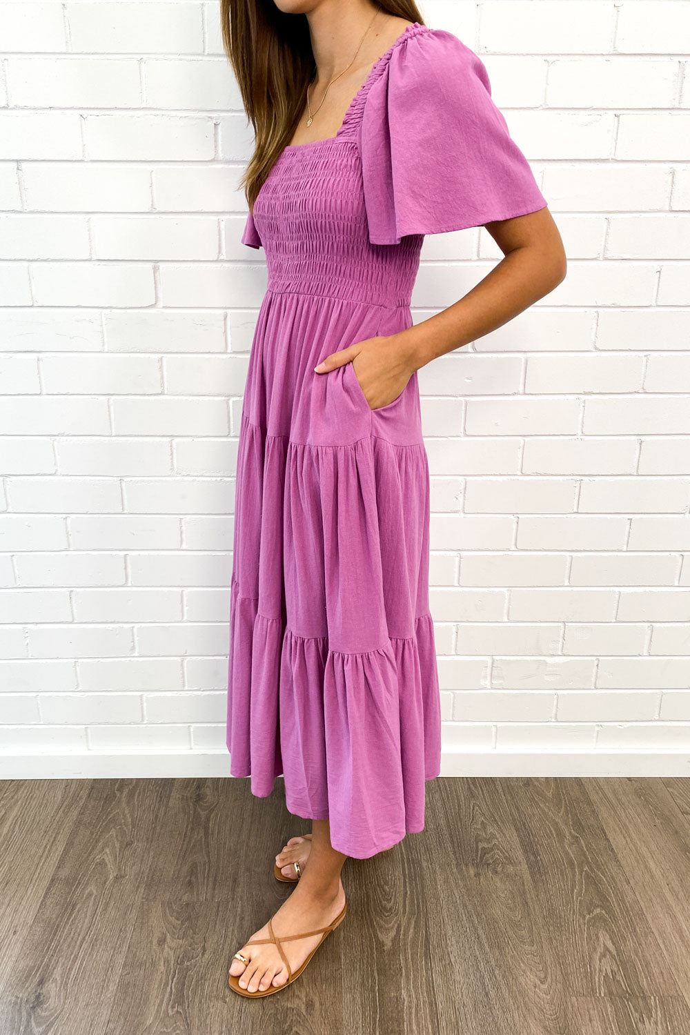JO | Feminine off-shoulder midi dress