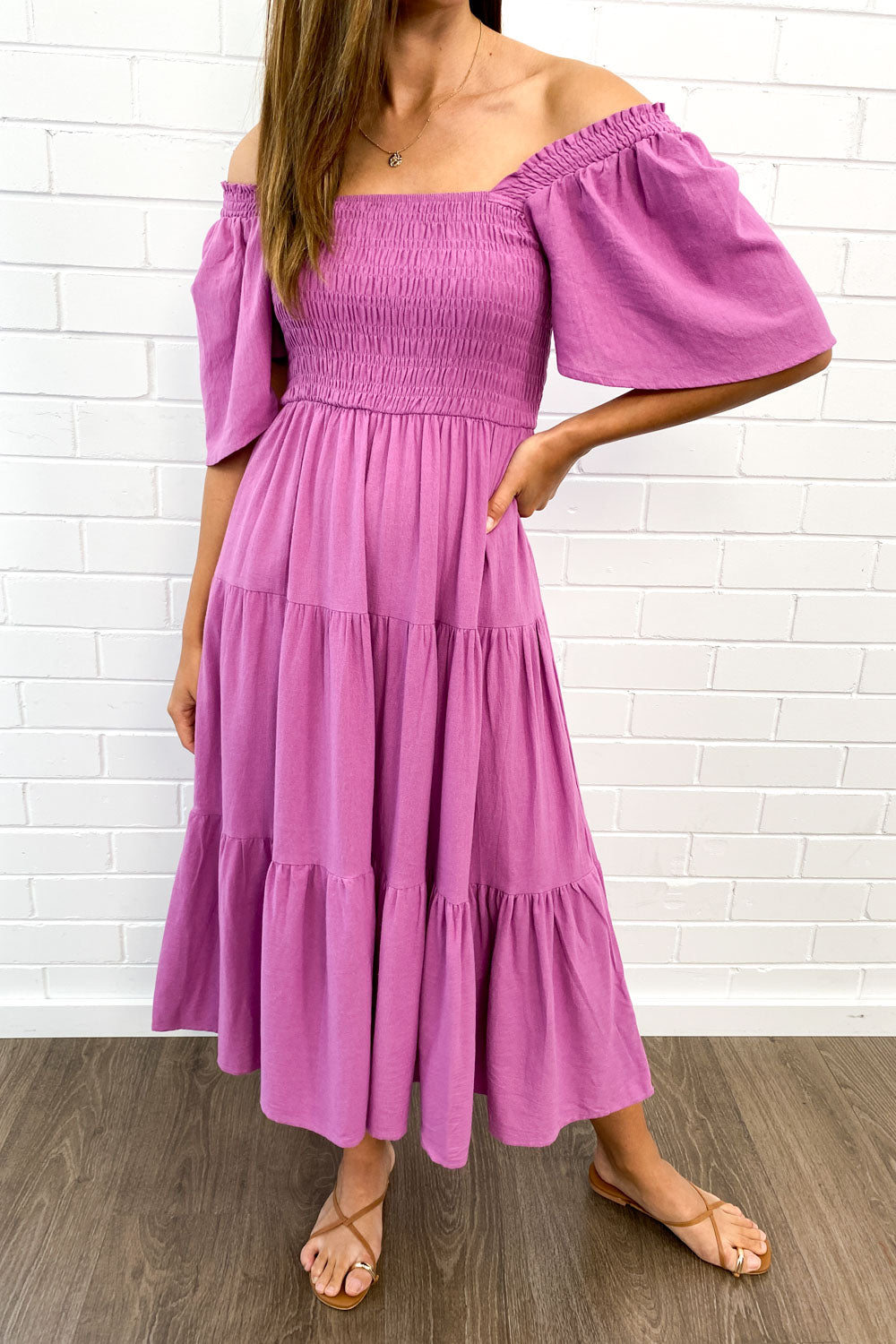 JO | Feminine off-shoulder midi dress