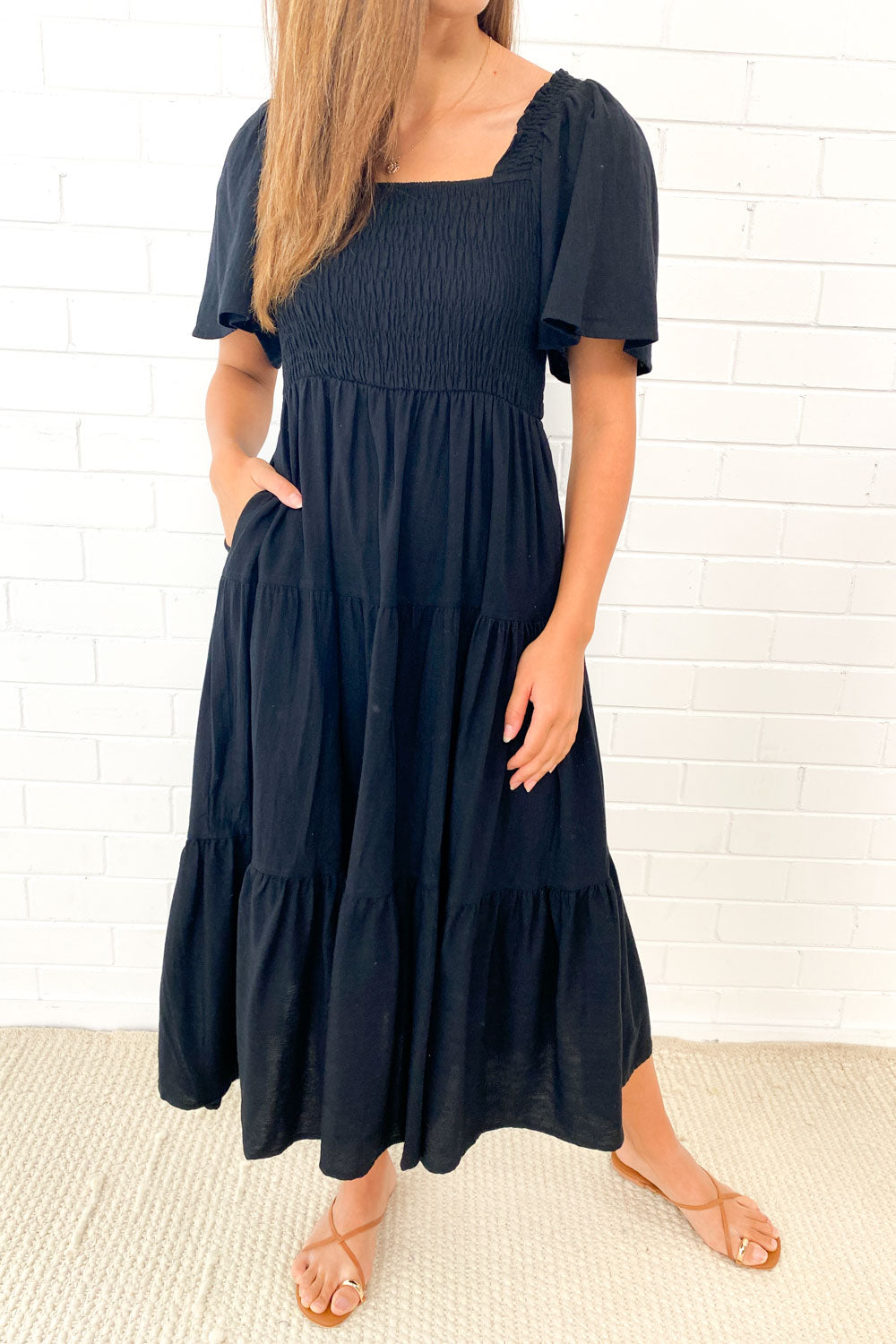 JO | Feminine off-shoulder midi dress