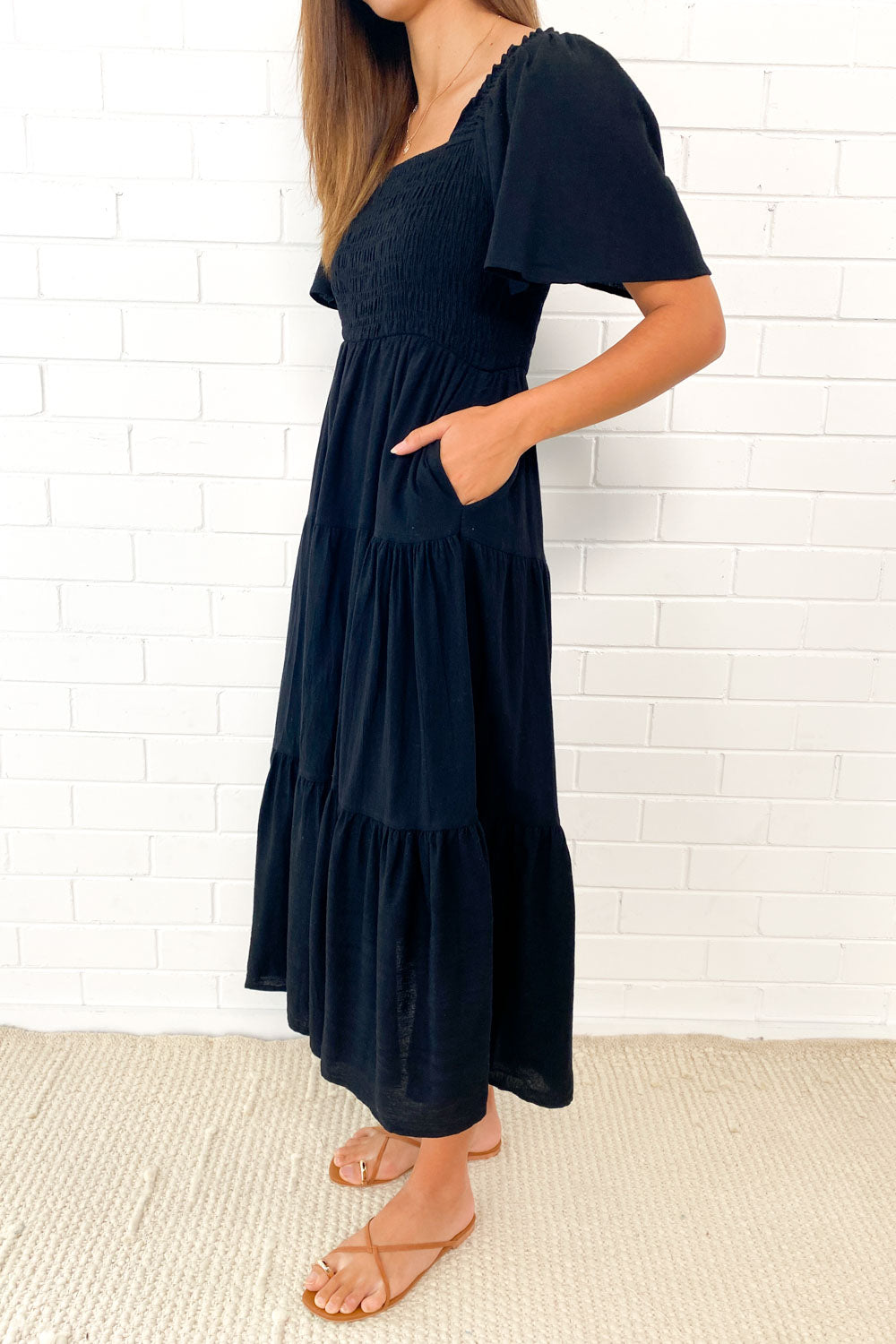 JO | Feminine off-shoulder midi dress