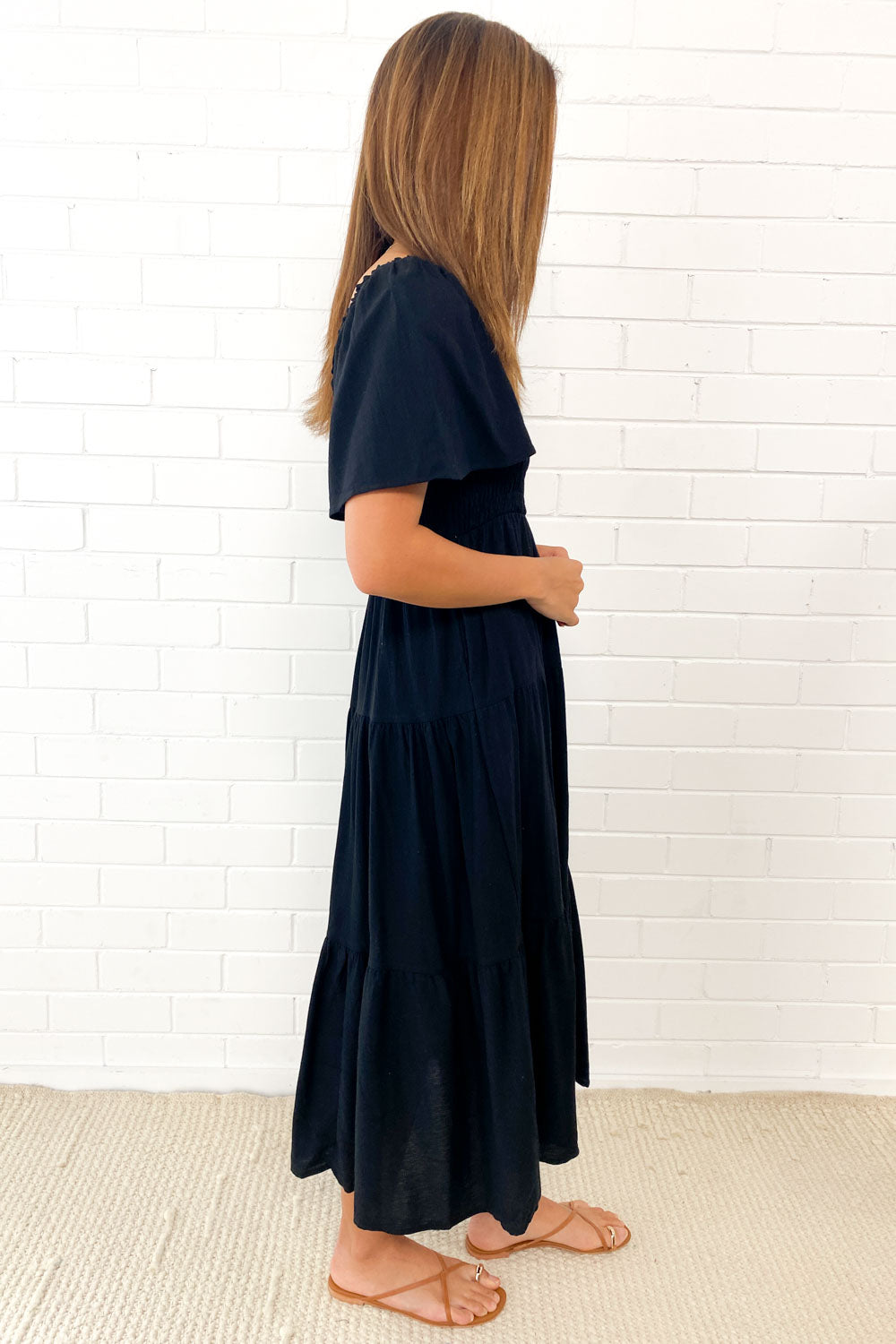 JO | Feminine off-shoulder midi dress