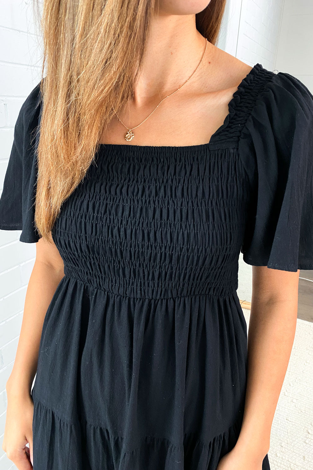 JO | Feminine off-shoulder midi dress