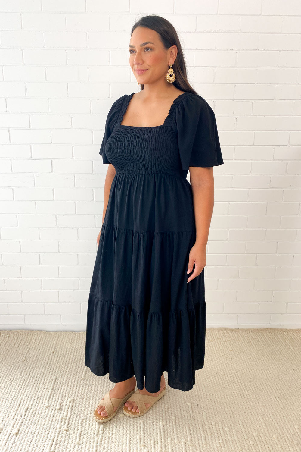 JO | Feminine off-shoulder midi dress