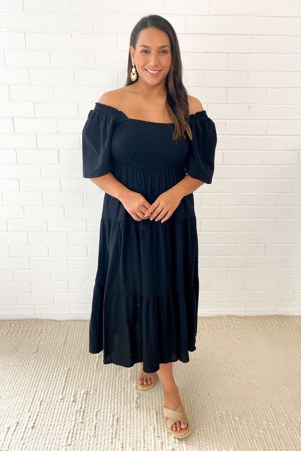 JO | Feminine off-shoulder midi dress
