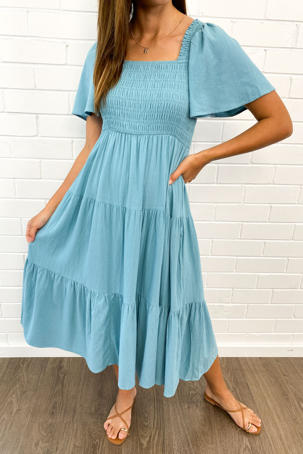 JO | Feminine off-shoulder midi dress