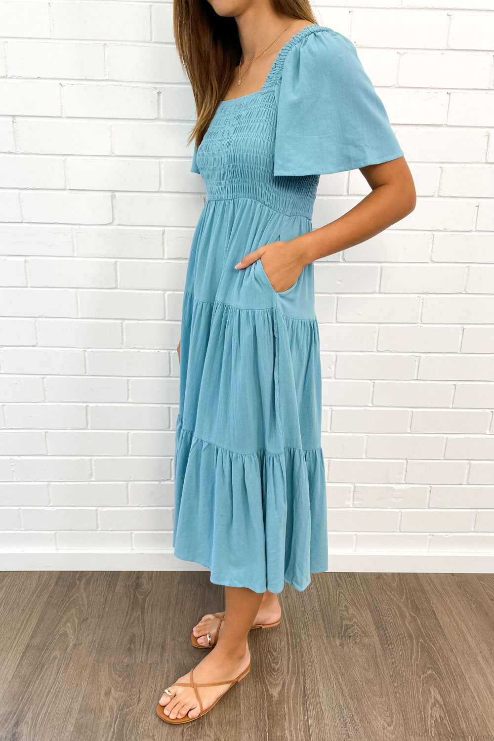JO | Feminine off-shoulder midi dress