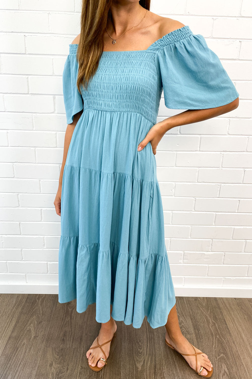 JO | Feminine off-shoulder midi dress