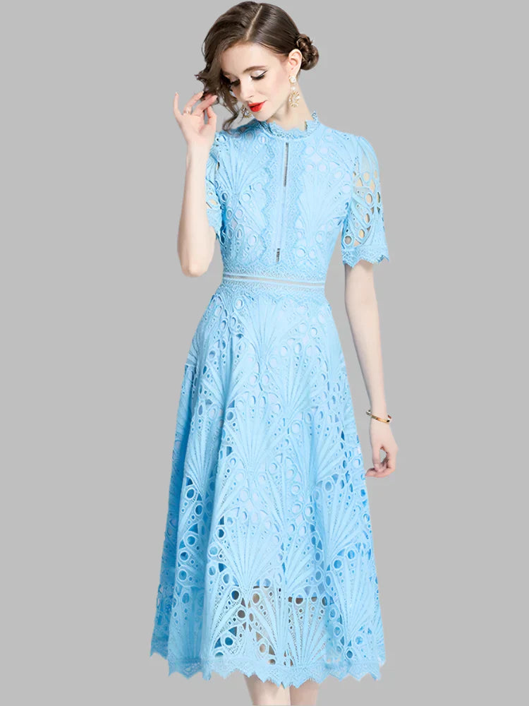JO | Elegant midi dress in crocheted lace with floral pattern