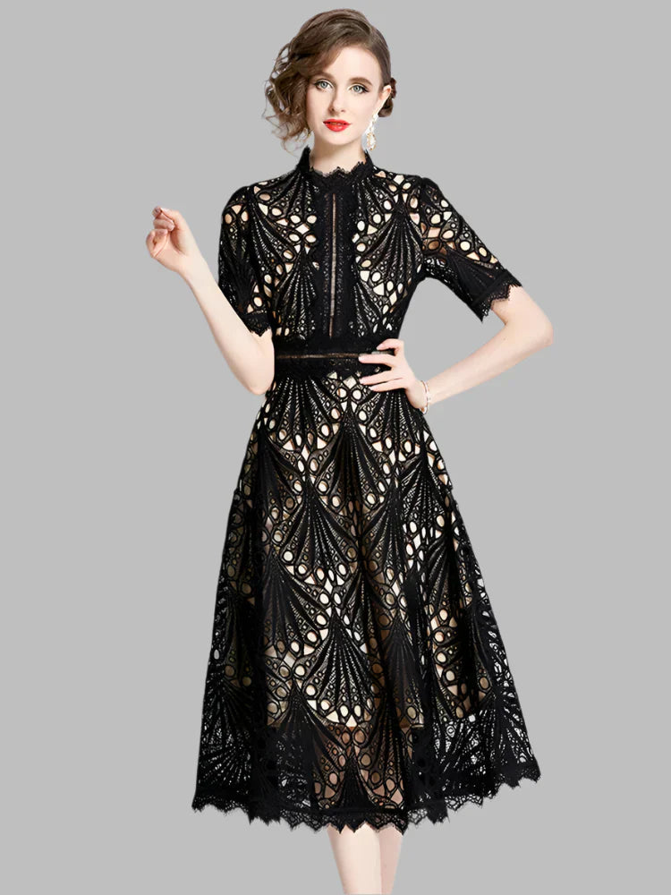 JO | Elegant midi dress in crocheted lace with floral pattern