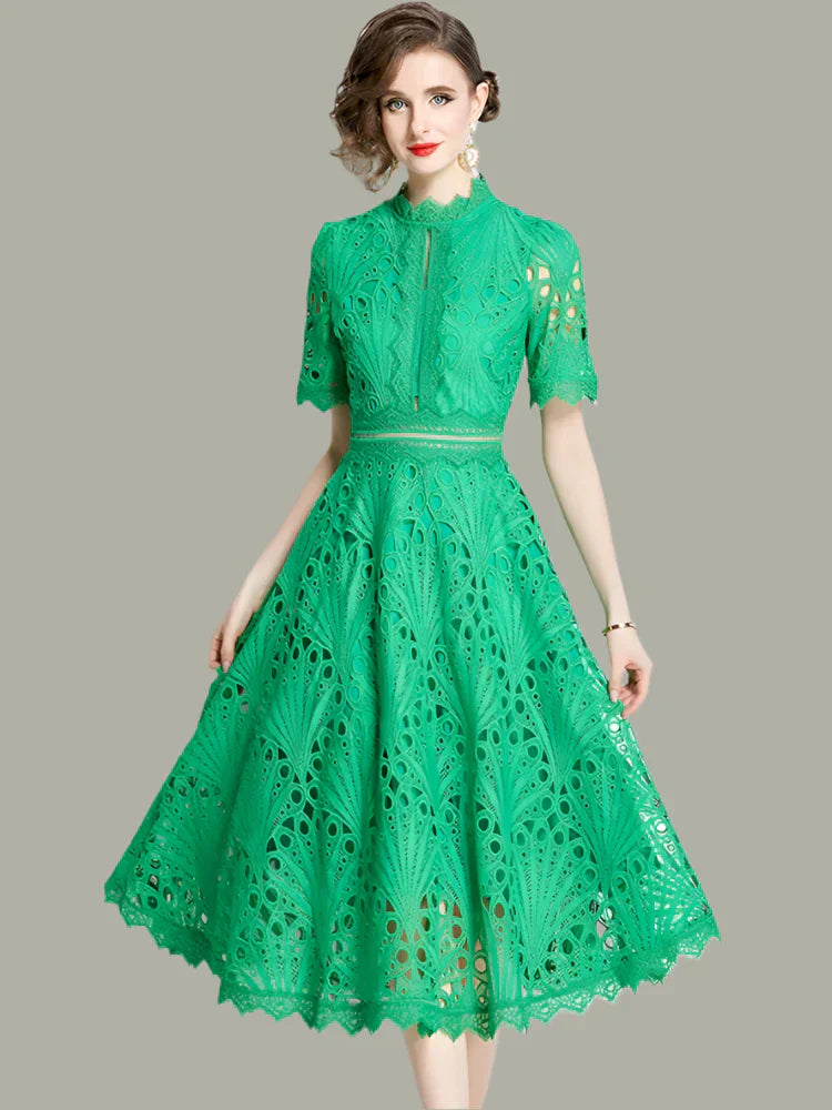 JO | Elegant midi dress in crocheted lace with floral pattern