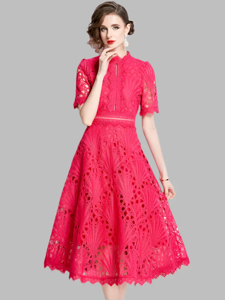 JO | Elegant midi dress in crocheted lace with floral pattern