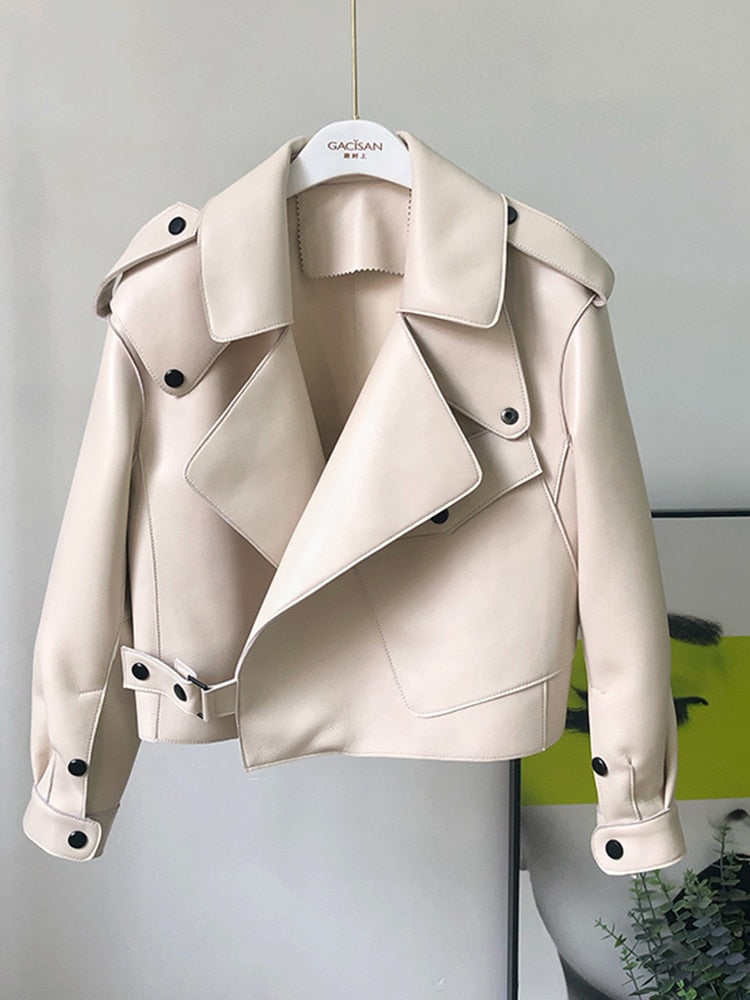 JO | Uncomplicated and trendy coat