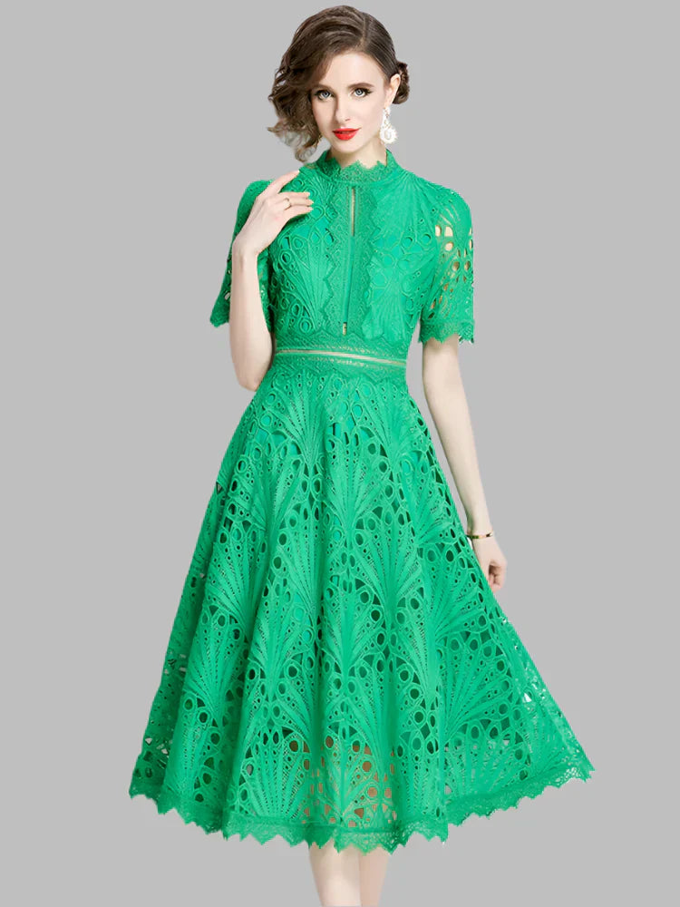 JO | Elegant midi dress in crocheted lace with floral pattern