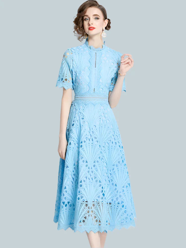 JO | Elegant midi dress in crocheted lace with floral pattern