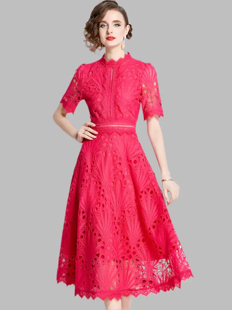 JO | Elegant midi dress in crocheted lace with floral pattern