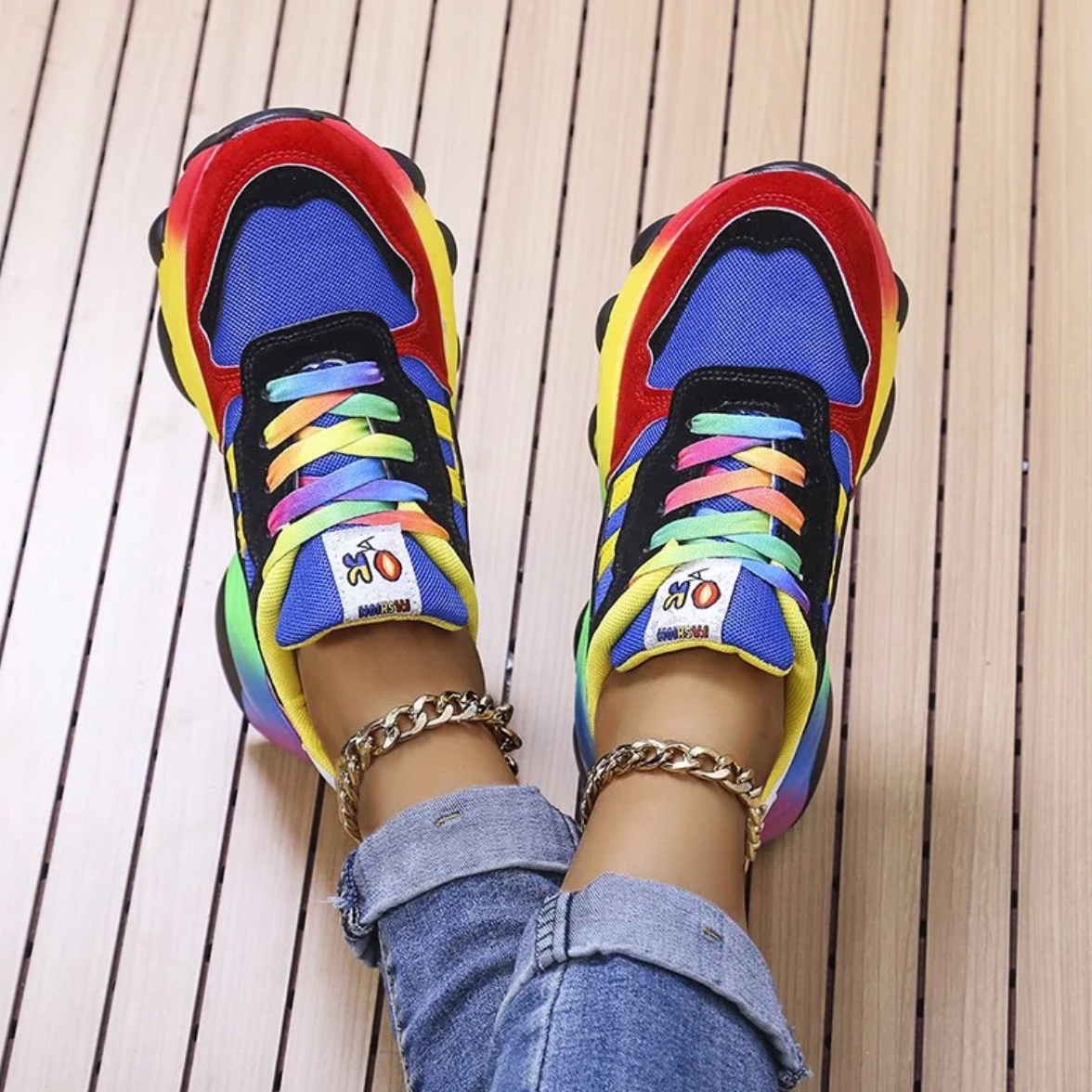 JO | Bold and airy sneakers