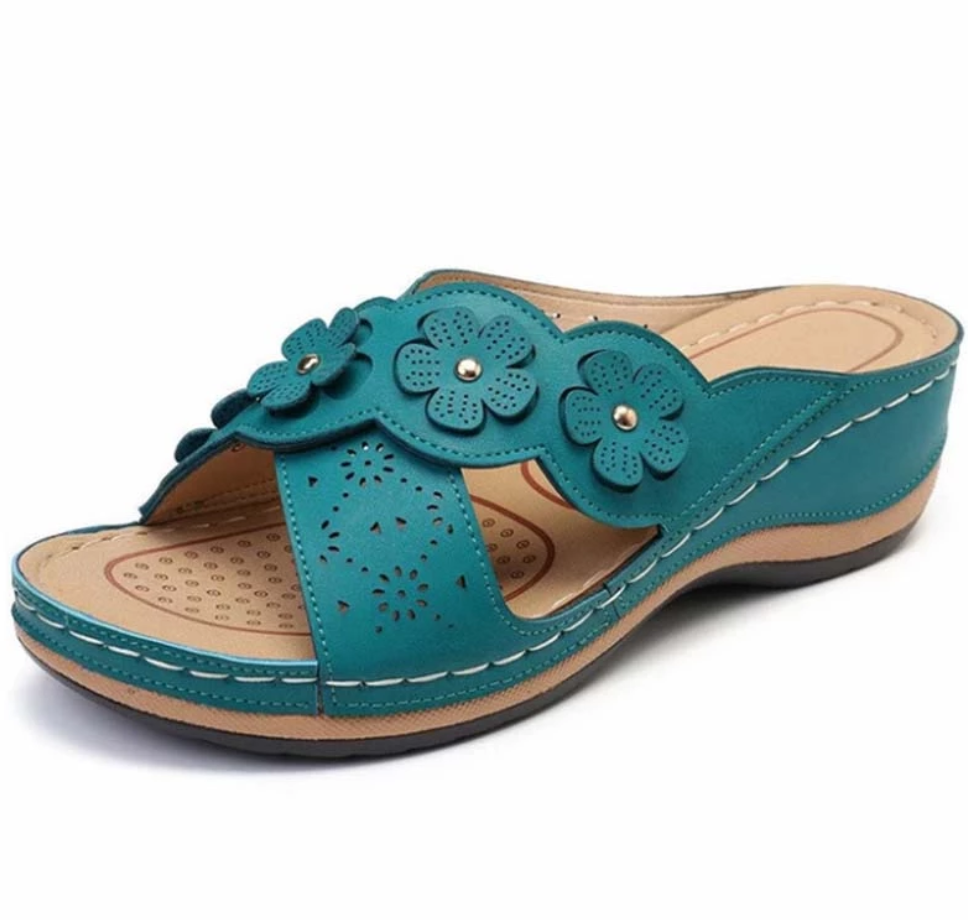 JO | Feminine sandals with floral pattern