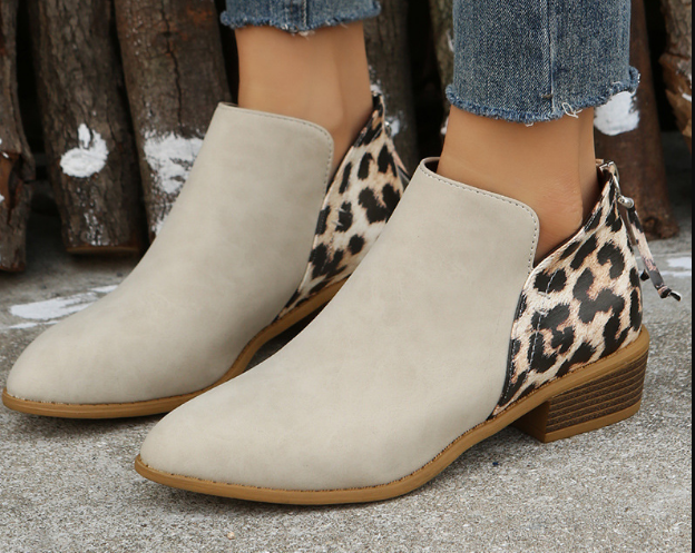 JO | Playful and lightweight boots