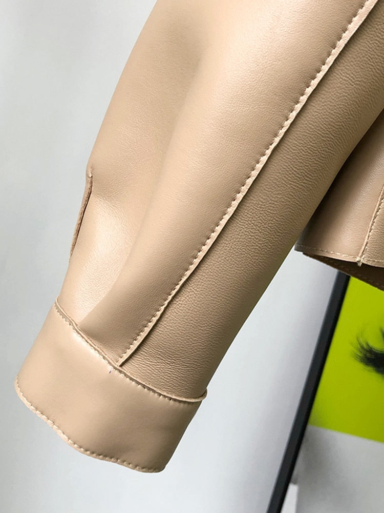 JO | Uncomplicated and trendy coat