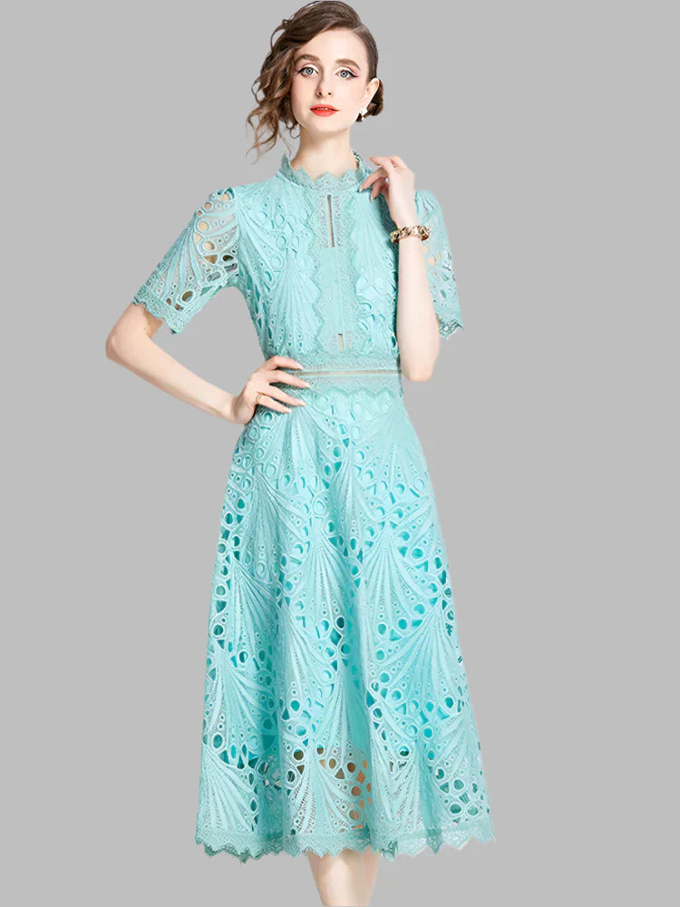 JO | Elegant midi dress in crocheted lace with floral pattern