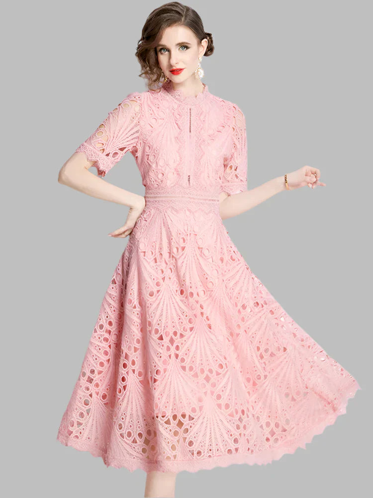 JO | Elegant midi dress in crocheted lace with floral pattern