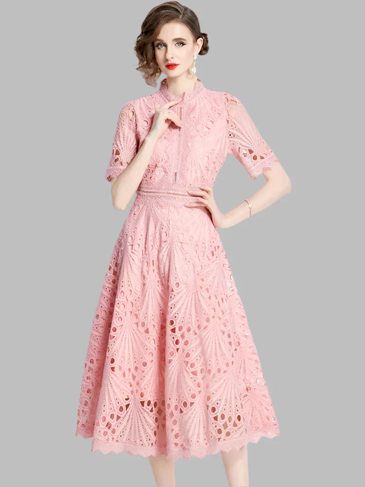 JO | Elegant midi dress in crocheted lace with floral pattern