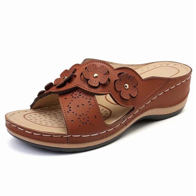 JO | Feminine sandals with floral pattern