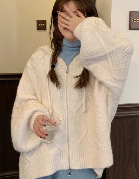 JO | Relaxed and timeless winter cardigan