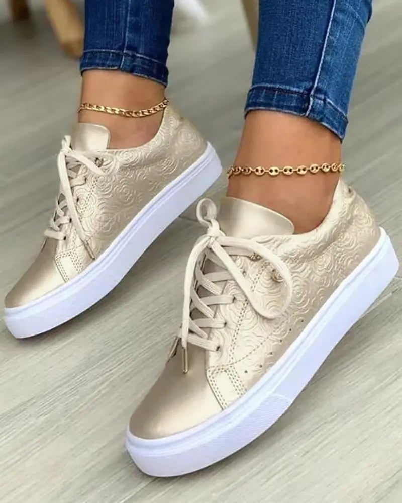 JO | Chic sneakers with golden details