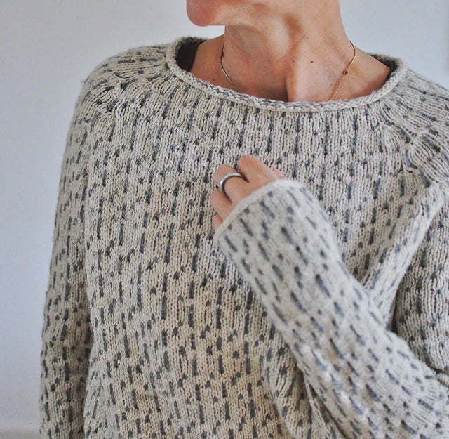 JO | Elegant gray sweater with round neckline