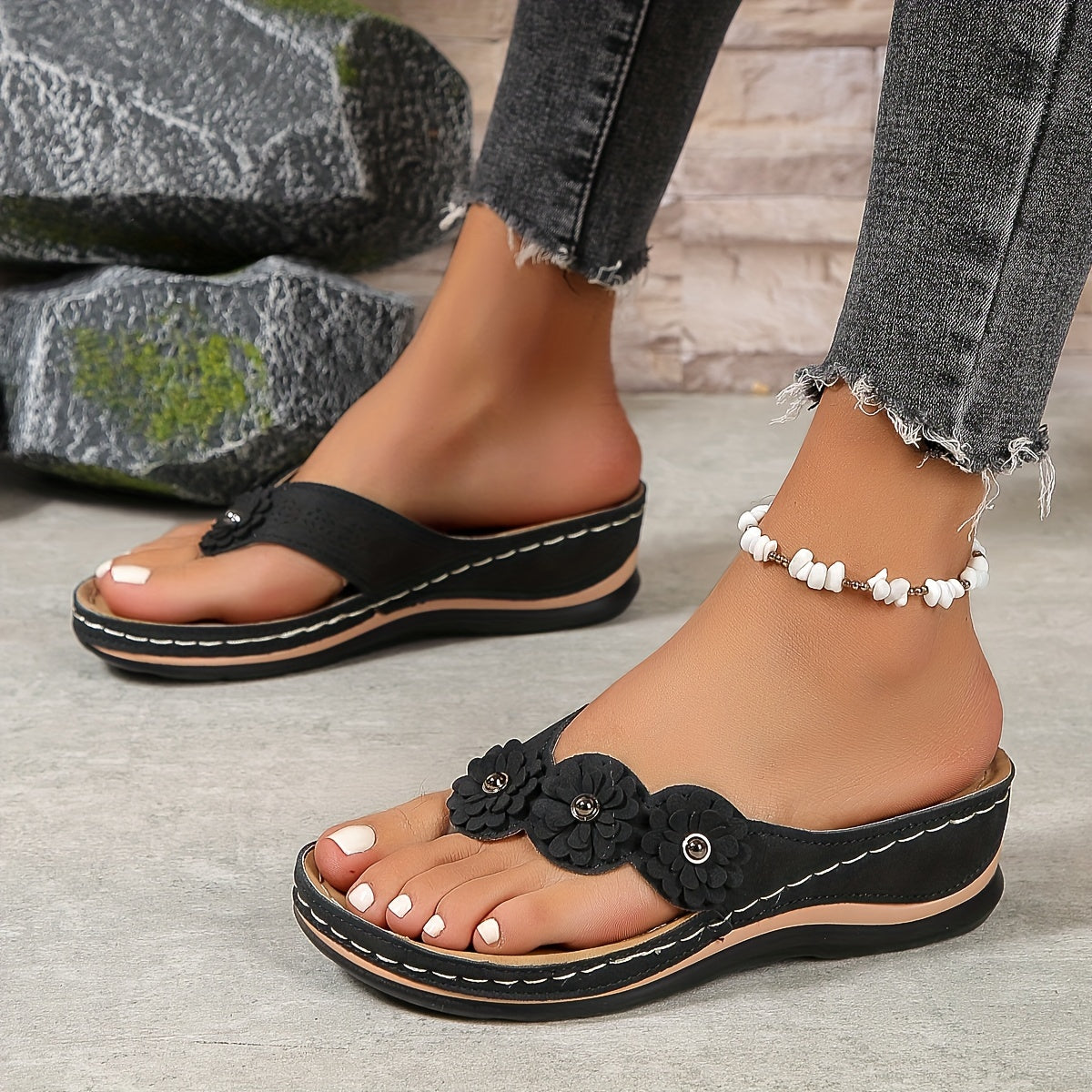 JO | | Elegant and comfortable sandals with floral straps