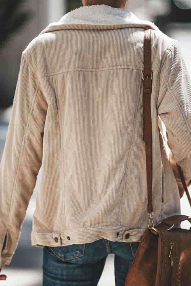 JO | Uncomplicated and chic coat