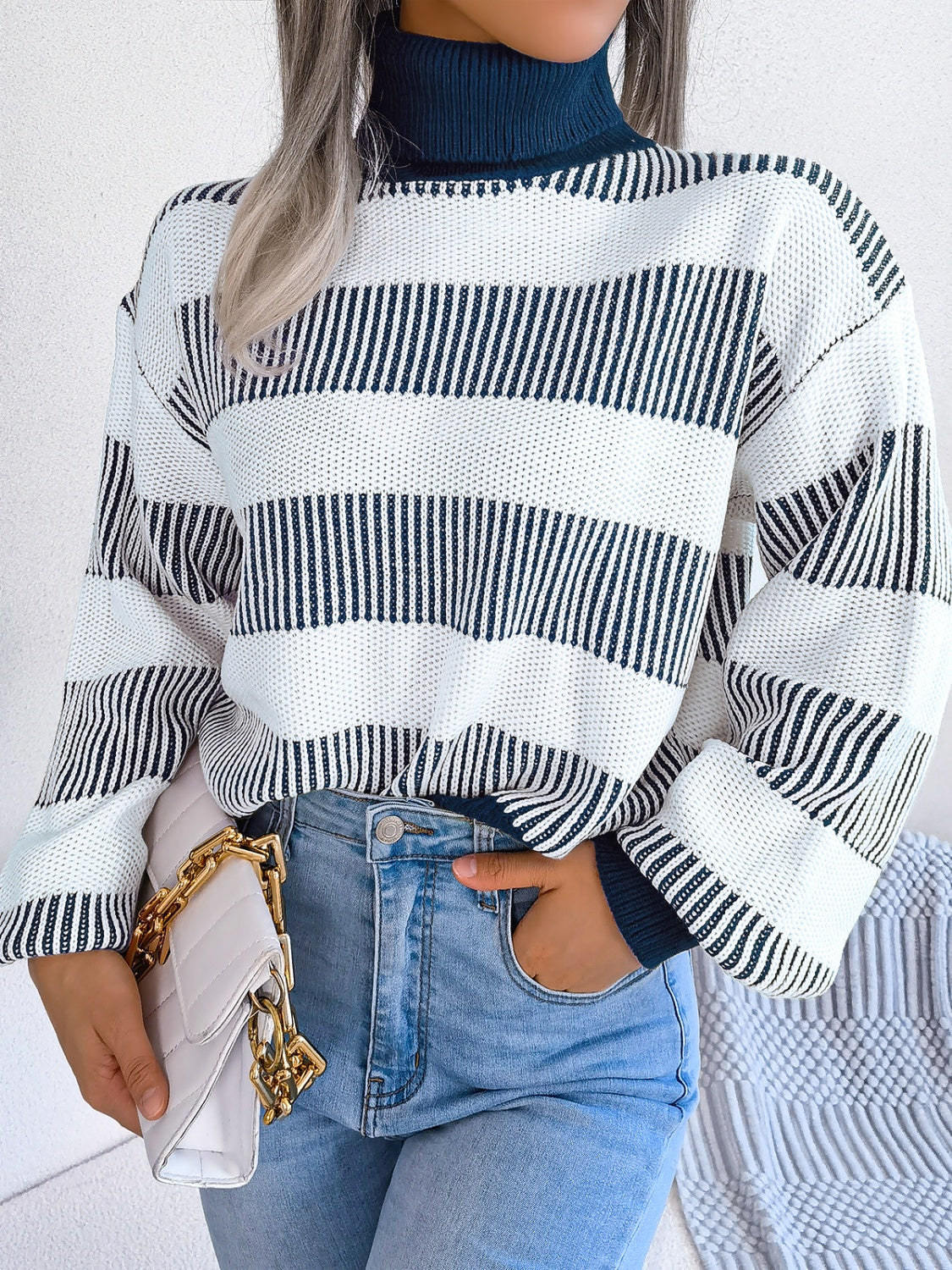 JO | Fashionable and minimalist sweater