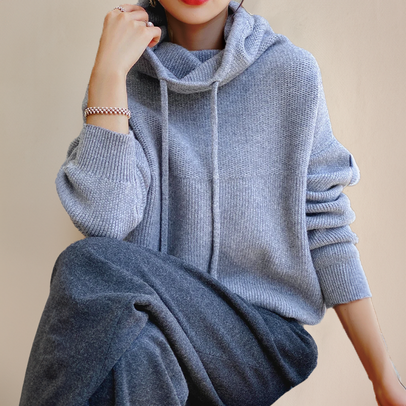 JO | Classic and elegant winter hoodie