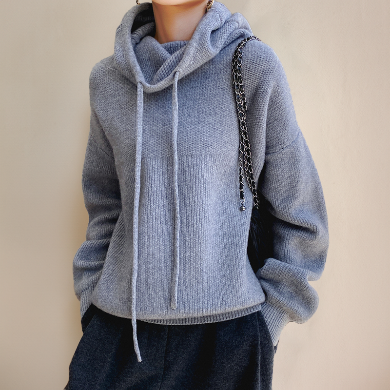 JO | Classic and elegant winter hoodie