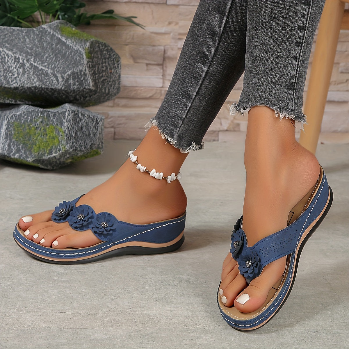 JO | | Elegant and comfortable sandals with floral straps