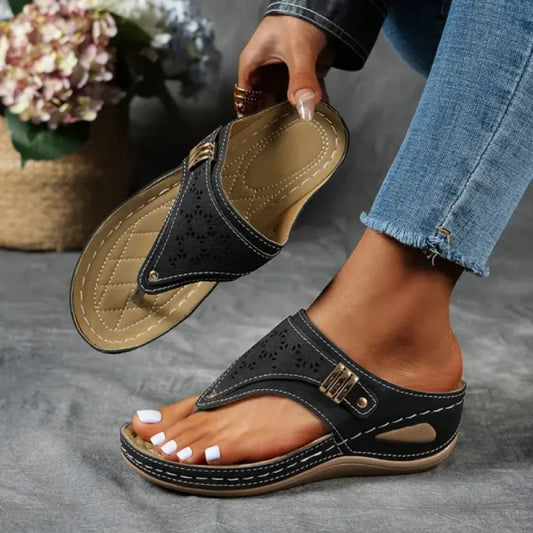 JO | - Women's sports sandals made from lightweight, breathable mesh fabric