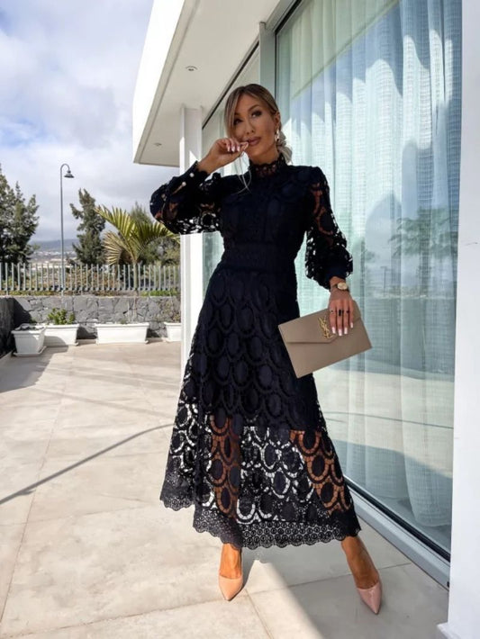 JO | Stylish midi dress in French lace
