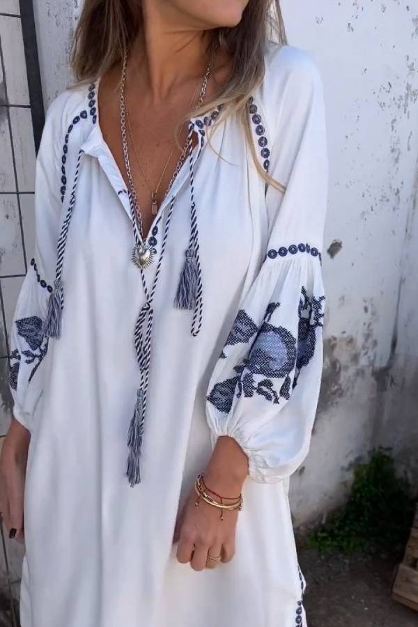 JO | Embroidered dress with V-neck and bell sleeves